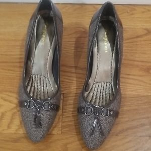 NEVER WORN brown herringbone/patent leather heels